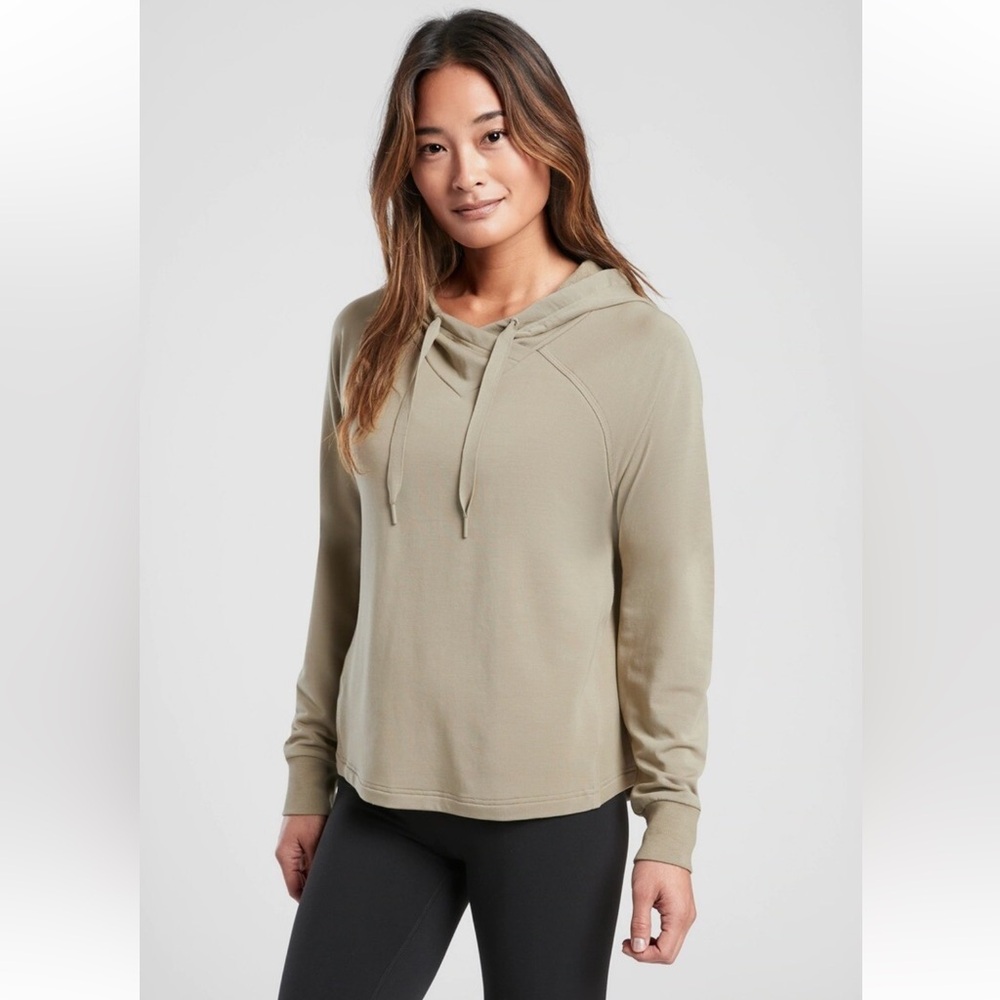 Athleta Boardwalk High Hip Hoodie in olive green. Size: XS